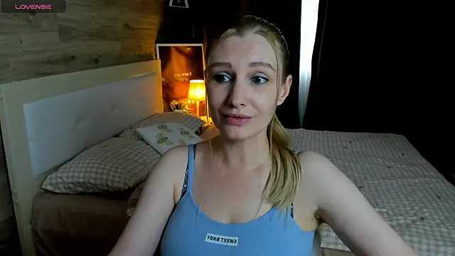 ReginaAmour live
