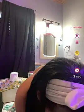 Vanessa_Valentine live