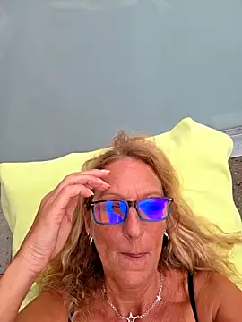 HotWifeLyn68 live