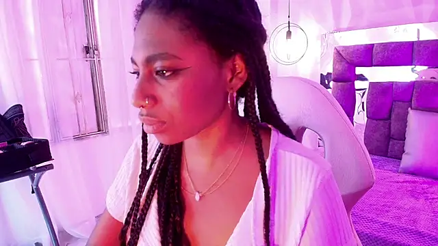 Queen_perla_ live