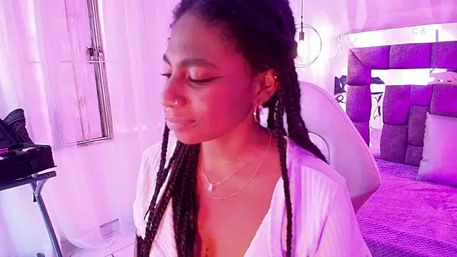 Queen_perla_ live