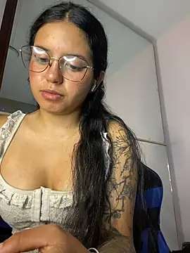 Rosita_forever_ live