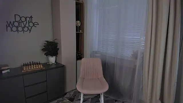 ThersaLayhew live