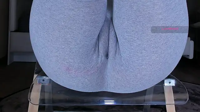 Cameltoe_squirt_inPants live