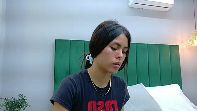 NaughtyHally_ live