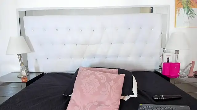 Isla_Scott live
