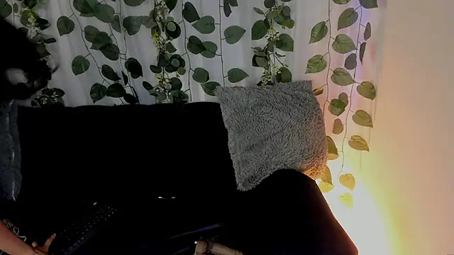 chloe_petite2 profile