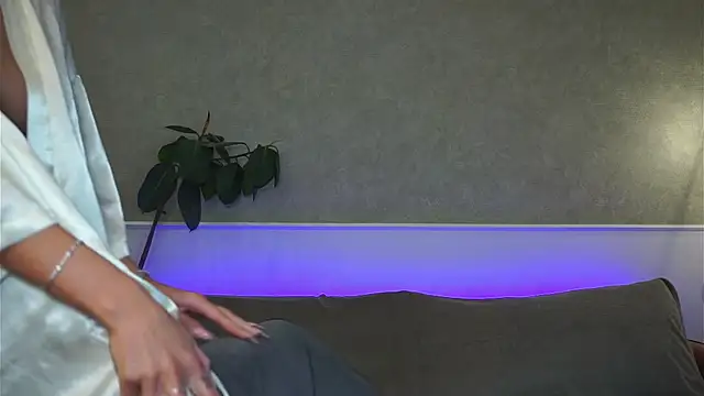 Brunette_Baby live