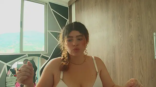Kiara_velez live