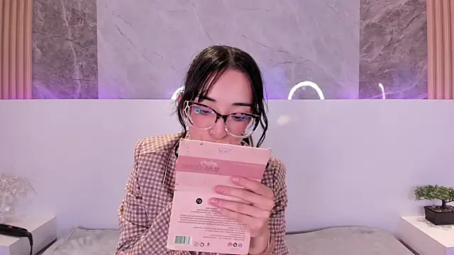 EmiliaBell_ live