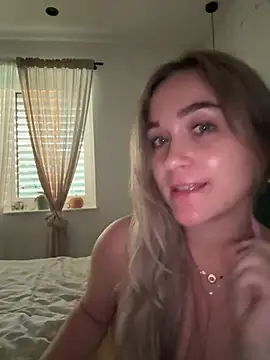 LillyStarr live