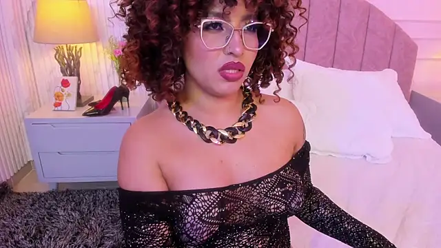 MadelaineJones live