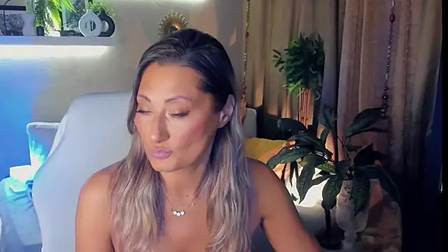 SarahAlluring live