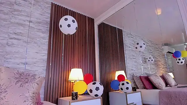 zoehiltonn live