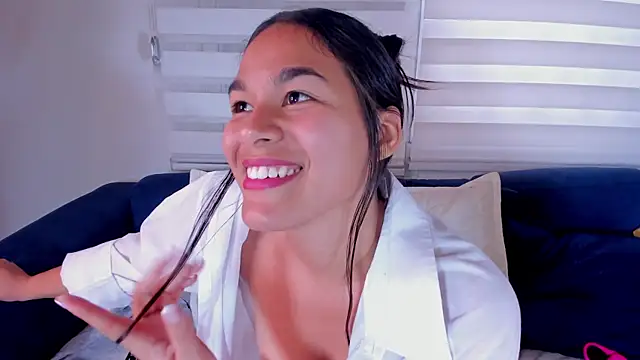 Layra_rous live