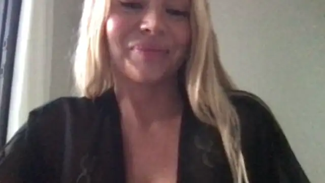 Chloeblond live