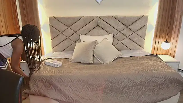 Raquel_jones live