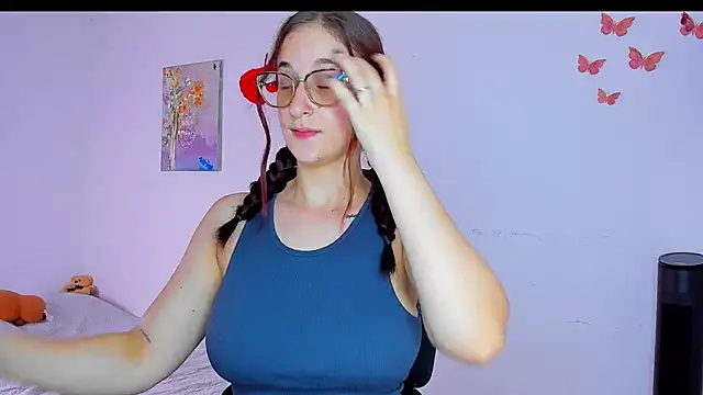 Laura_Ivy live