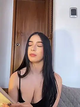 Magiee_Thompson live