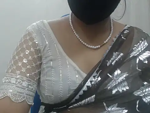 Lovely_Siri_23 live