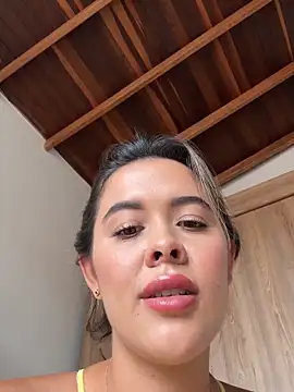 Emilia_Bakerr live