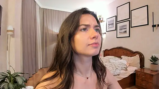 NicoleLuv live