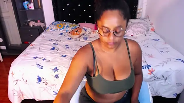 BellaKarla live