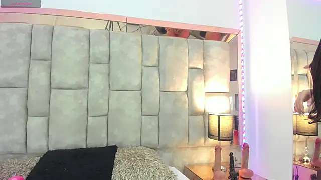 Emma_Sandoval1 live