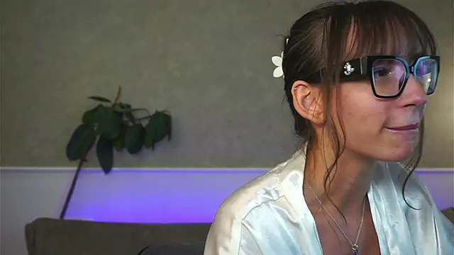 Brunette_Baby live