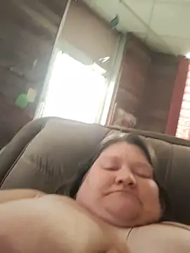 chrissybear84 live