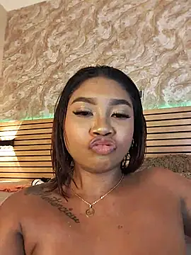 Chloe_LaurentXXX live