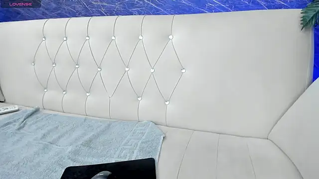 Belle_Emmanuelle live