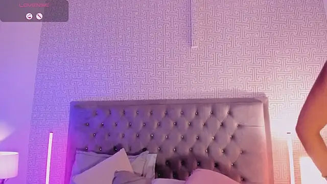 Evaa_Lunna_ live