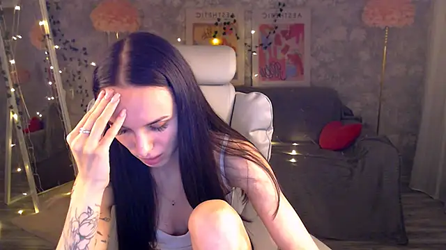 NicoleMerz live
