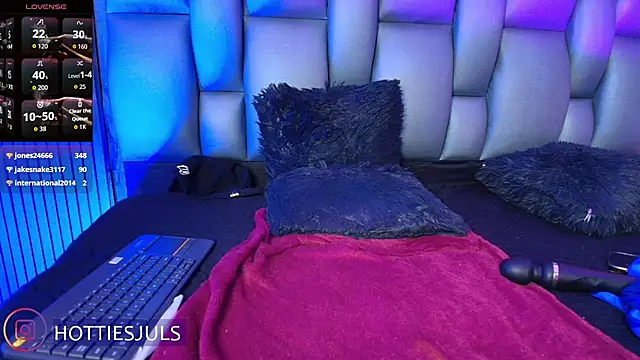 hottiesjuls live