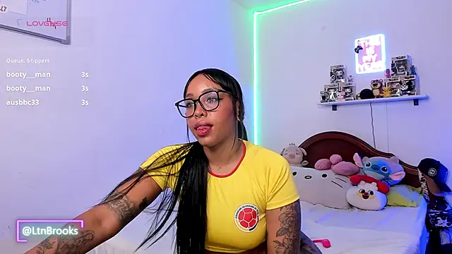 Annaa_Brooks live