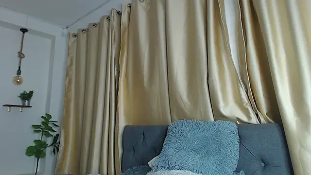 Emma_hassani live