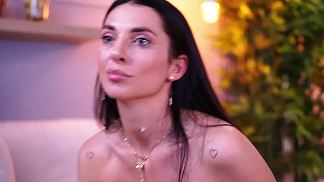 EllyLynne live