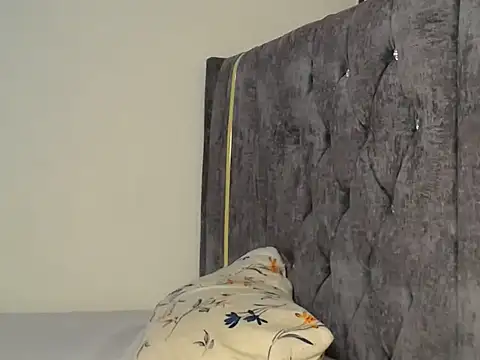 QueenMyaa live