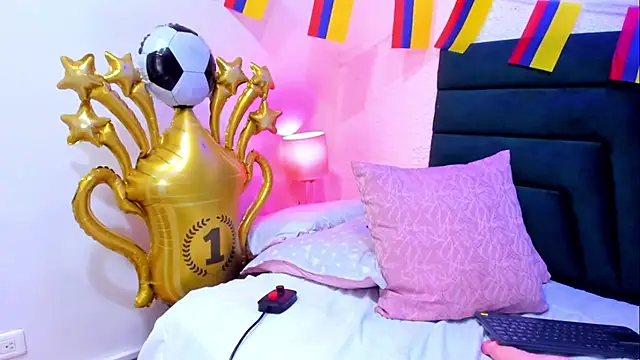 VictoriaRouge_ live