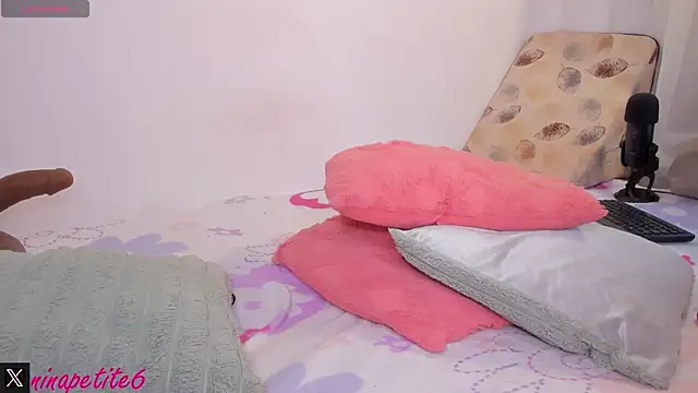 ninapetitew live
