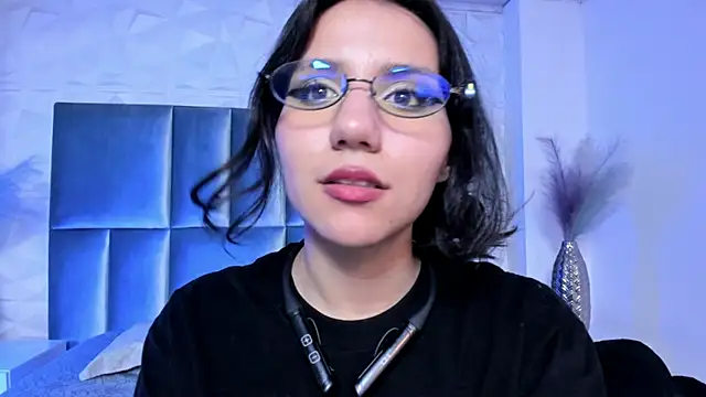 HollyPeach live