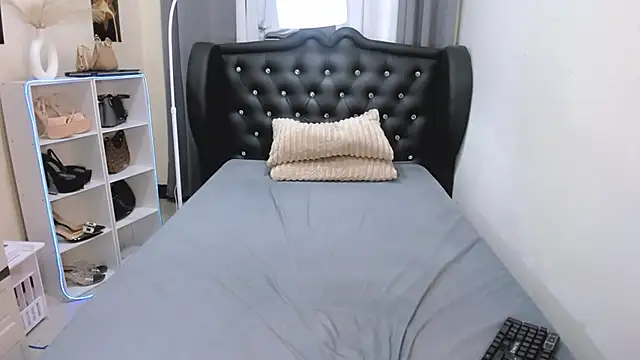 Claudia_empress live