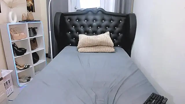Claudia_empress live