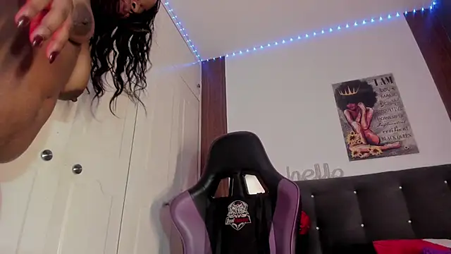 Reina_Love2 live