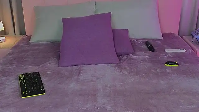 Ariana_Petite live