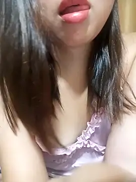 Emma-cutee live