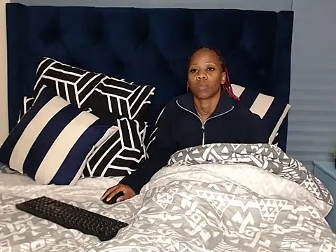 QUEENMANDYY live