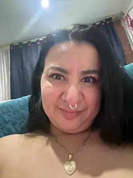 Abril_Luv live