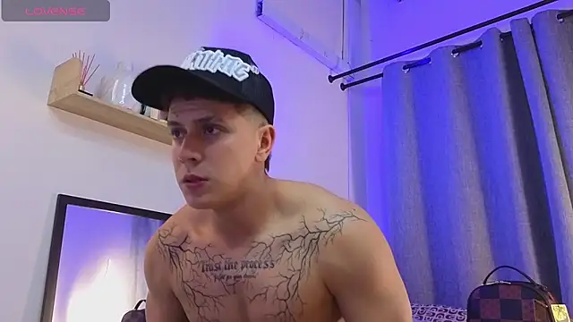 ASHTON_HILS live